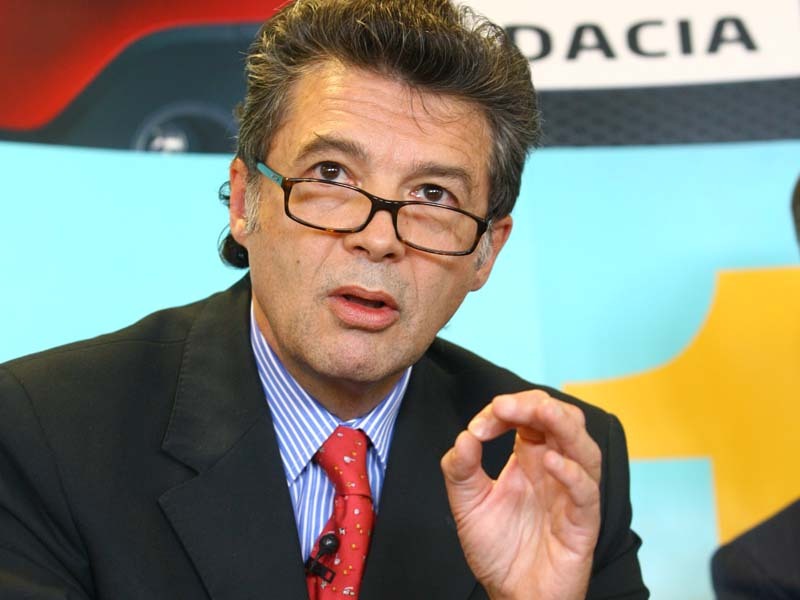 FRANÇOIS FOURMONT, FOST DIRECTOR GENERAL DACIA: „DATORITA EFECTULUI LOGAN IN PIATA EXISTA ACUM 27 DE MODELE APARTINAND A 17 MARCI CARE AU PRETUL DE PORNIRE CU TOATE TAXELE INCLUSE SUB 10.000 DE EURO.  ESTE UN SEGMENT CONCURENTIAL IN CARE DACIA A DECLANSAT O SCADERE A PRETURILOR“. De fapt, Romania nu este tara masinilor scumpe, ci a celor ieftine. Iar declaratia lui Fourmont vine intr-o perioada in care nu incepuse nici nebunia Logan in Germania si nici programul Rabla la Bucuresti. Cateodata producatorii se dovedesc mai vizionari chiar decat intentioneaza sa fie.