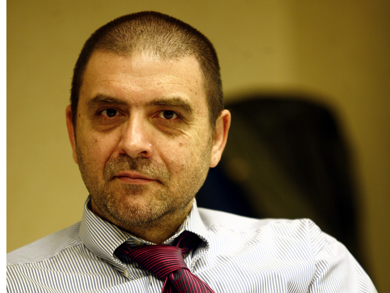 GEORGE BUTUNOIU, HEAD HUNTER: „CLIENTII STRAINI SUNT NEDUMERITI DE CAT DE GREU SE GASESC IN ROMANIA OAMENI BUNI, PENTRU POSTURI DE CONDUCERE IN BANCI, SI CAT DE SCUMPI SUNT“. Recrutarea de bancheri era in verva in 2006, cand salariile de la conducerea bancilor incepeau de la 10-15.000 euro pe luna si cand toate bancile erau conduse de expati, iar in boarduri isi mai gaseau locul si romani. Intre timp, lucrurile s-au mai schimbat.