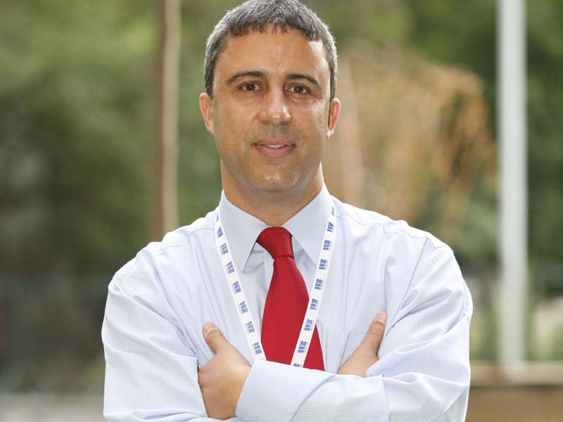HAIM DOLEV, ANALIST SOFTWARE WIZROM: „VENIREA IN ROMANIA A FOST CEA MAI NEBUNEASCA DECIZIE PE CARE AM LUAT-O IN  VIATA MEA, DAT FIIND CA E PRIMA OARA CAND MA MUT DIN ISRAEL“. Dolev era unul dintre managerii expati adusi sa conduca afaceri autohtone. In 2007, lui Dolev ii placea Romania pentru ca piata romaneasca de IT era unde se afla Israelul in urma cu opt-noua ani, iar drumul pe care il avea de parcurs era familiar si similar cu afacerile cu care era obisnuit in Israel.