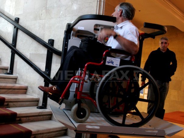 Guvernul vrea sa taie gratuitatile pentru veterani si alocatiile celor cu handicap