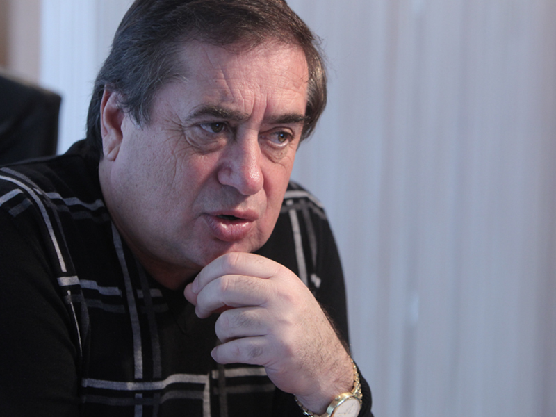 IOAN NICULAE, PRESEDINTE INTERAGRO: „IN ACEST MOMENT, NU NUMAI CA ROMANIA NU ARE NICIO SANSA SA DEVINA GRANARUL EUROPEI, DAR AGRICULTURA ESTE SORTITA PIEIRII“. Nu era prima data cand seful holdingului InterAgro deplangea lipsa de sprijin a statului pentru intreprinzatorii din agricultura si faptul ca subventiile pentru acest domeniu au fost eliminate in virtutea angajamentelor fata de UE. „Granarul Europei“ ar fi astfel, dupa Niculae, unul dintre miturile despre Romania care n-ar avea sanse de a deveni realitate decat cu sustinerea masiva a banului public.