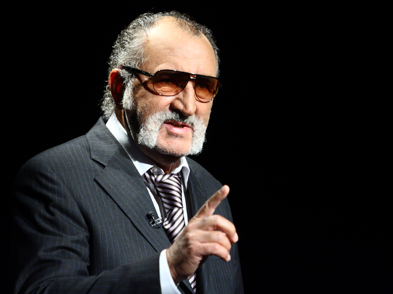 ION TIRIAC, FONDATOR TIRIAC HOLDINGS: „EU BANII NU I-AM FACUT IN ROMANIA, I-AM FACUT IN SPORT SI IN SPORT AS FI FACUT  ENORM IN CONTINUARE. DAR MI-A TREBUIT SA MA INTORC IN TARA SI SUNT DEJA 20 DE ANI DE CAND MA CHINUI  SI MA BAT ACOLO CU MORILE DE VANT“. Afacerile lui Ion Tiriac au stagnat in 2009 in Romania, iar 2010 i-a adus o scadere pana la aproape jumatate fata de anul anterior. In fiecare interviu pe care il acorda presei, Tiriac se refera la faptul ca afacerile sale ar fi mers mult mai bine si mai usor daca nu ar fi inceput businessul din Romania. 