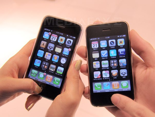Apple amana pentru a treia oara lansarea variantei de culoare alba a iPhone 4, fara explicatii