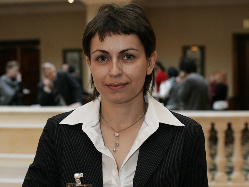 IULIANA STAN, CEO HUMAN SYNERGETICS: „ANTREPRENORIATUL INSEAMNA RISC. RISCUL DE A DA GRES, DE A PIERDE, DE A PAREA  INCAPABIL, DE A NU AVEA SUCCES“. Timp de un deceniu si jumatate, intrebarea „ce domeniu sa aleg“ pentru un potential intreprinzator nu a fost necesara in Romania, o piata care a primit firesc, fara probleme, cam orice produs i-a fost propus. Piata avea sa se maturizeze insa, iar concluzia celor consultati de BUSINESS Magazin la mijlocul lui 2007 era ca antreprenorii sa mizeze pe internet si servicii.
