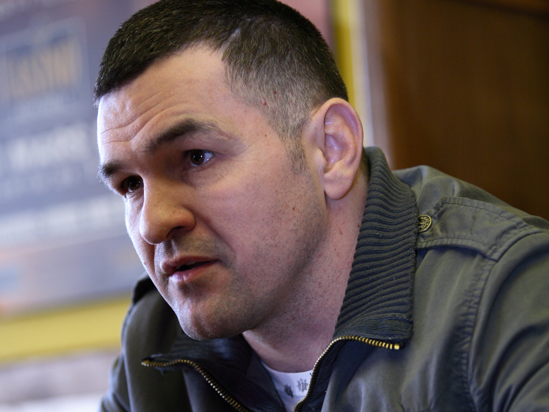 LEONARD DOROFTEI, FOST BOXER: „BOXUL PROFESIONIST, DACA STII SA-L FACI CA LUMEA,POATE FI UN BUSINESS EXTRAORDINAR PENTRU TOATA LUMEA“. Rezultatele deosebite ale lui Leonard Doroftei, considerat cel mai bun boxer roman din istorie, nu au reusit sa aduca investitori importanti in acest domeniu. De fapt, multe dintre sporturile care au adus recunoastere Romaniei in strainatate pana acum sunt intr-o situatie similara, singura exceptie fiind fotbalul.