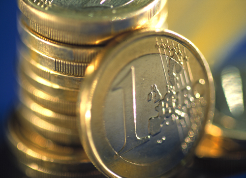 Esecul motiunii, considerat de analisti o veste buna pentru pietele de capital si pentru cursul leului