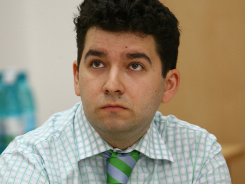LIVIU VOINEA, DIRECTOR GEA: „IN ROMANIA, PRETURILE AU CRESCUT FOARTE MULT DIN SPECULA SI DIN CAUZA CA ACEIA CARE AU DAT TONUL SI AU CUMPARAT LOCUINTESUPRAEVALUATE NU AU  FACUT-O NICIDECUM CU BANII CASTIGATI LUNAR DIN SALARIU, ASA CA IN ROMANIA PRETUL CASELOR NU ARE NICIO LEGATURA CU VENITURILE SI NICI NU VA AVEA IN CURAND“. Desi boomul imobiliar era abia la inceput, pretul imobiliarelor incepuse deja sa creasca in 2006. Dat fiind ca preturile nu erau deloc corelate cu veniturile din Romania, analiza „Cand vom trai ca ei?“ incerca sa estimeze cat va trece pana cand romanii vor trai la fel ca si  cetatenii UE, statut la care Romania doar spera in acel moment. 