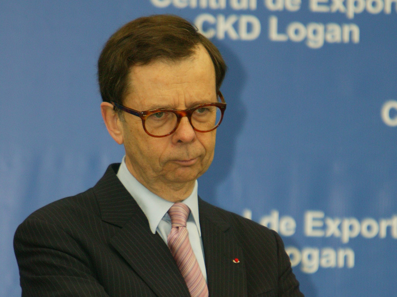 LOUIS SCHWEITZER, PRESEDINTE RENAULT: „PANA IN 2010, UZINA DIN ROMANIA VA VINDE UN MILION DE AUTOMOBILE LOGAN,  DEVENIND ASTFEL CENTRUL MONDIAL PENTRU ACEASTA MARCA“. Presedintele si directorul general de la Renault avea in 2005 planuri mari pentru Logan. Previziunuile sale au fost insa depasite, in conditiile in care in toata lumea circula mai mult de un milion de automobile Logan, pentru ca intre timp masina nu este produsa doar la Pitesti, ci si in alte fabrici Renault din lume.