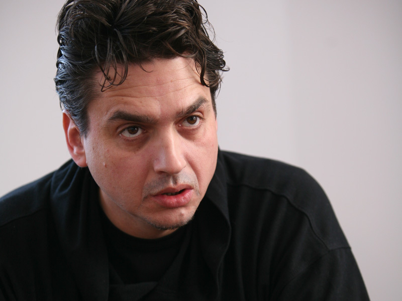 LUCIAN GEORGESCU, DIRECTOR GENERAL GAV/BALKANSKI PROIECT: „DRACULA ESTE UN CADOU FANTASTIC PE CARE NI-L FACE VESTUL PENTRU CA REPREZINTA O INVESTITIE DE PESTE 100 DE ANI IN MARKETING“. In 2005, ca si acum, Romania nu reusise sa-si gaseasca un brand de tara puternic si usor de identificat. In acel moment, publicitarii spuneau ca Dracula este unul dintre cele mai importante active pe care Romania le are la nivel de imagine, iar numarul mare de turisti care viziteaza anual Romania inspirati de aceasta legenda reprezinta un semnal clar ca avem un instrument de marketing, insa insuficient fructificat.