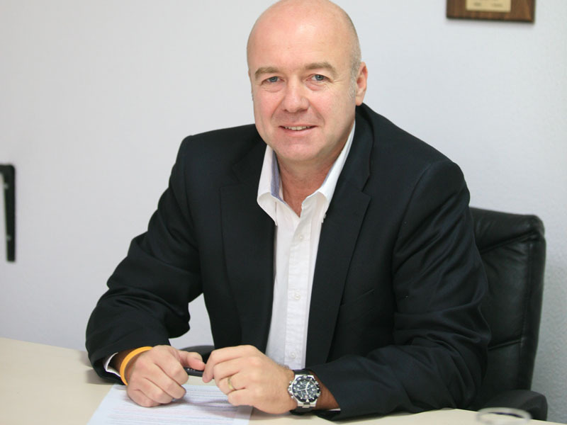 LUCIAN TROFIN, DIRECTOR GENERAL EISBERG ROMANIA: „SUNT SIGUR CA IN PERIOADA URMATOARE ROMANII VOR MANCA MAI MULTA SALATA“. O declaratie optimista sau pesimista, depinde de ce parte a salatei te afli. La 13 ani de la intrarea pe piata din Romania, producatorul elvetian de salate, partenerul celor de la McDonald’s, paria, in pofida crizei, pe cresterea consumului. Doar de salata.