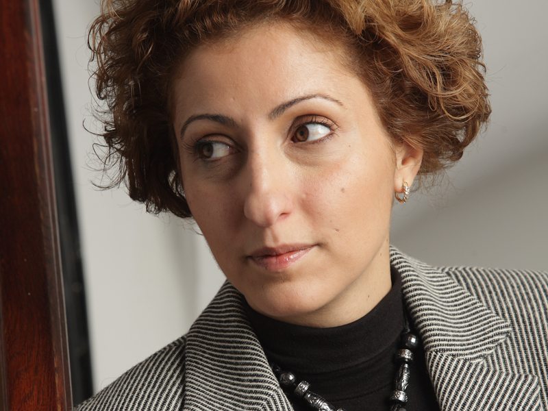 MADALINA UCEANU, DIRECTOR GENERAL AIMS: „PREZENTA  BONUSURILOR NU MOTIVEAZA NEAPARAT, DAR ABSENTA ACESTORA POATE  DEMOTIVA“. Motivarea angajatilor este o descoperire a perioadei de crestere economica care a inceput in prima jumatate a deceniului. Oferta de bonusuri si beneficii a crescut, dar motivatia era nu atat propria crestere, cat sa impiedici angajatul sa sara in barca celor de la concurenta.