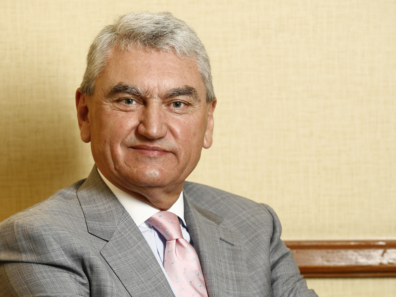 MISU NEGRITOIU, CEO ING BANK ROMANIA: „PANA LA URMA, ESTE O OPORTUNITATE SA SE DEA CREDITE IN VALUTA. PIATA ASTA CERE“. In iunie 2005, un euro valora 3,6 lei, iar majoritatea analistilor prevedeau o scadere pentru finalul anului, fapt care a impins foarte multi romani spre credite in aceasta valuta, fara a lua in calcul potentialele riscuri. Pentru banci a fost poate una dintre cele mai bune perioade, mai ales ca moneda euro a depasit deja pragul de 4 lei si nici nu da prea multe semne de regres.