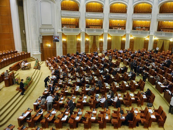 Guvernul isi asuma joi raspunderea pe Legea educatiei