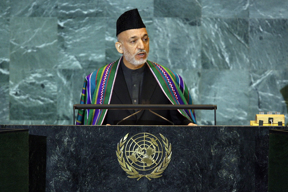 S-a rupt gheata oficial: Karzai negociaza cu talibanii