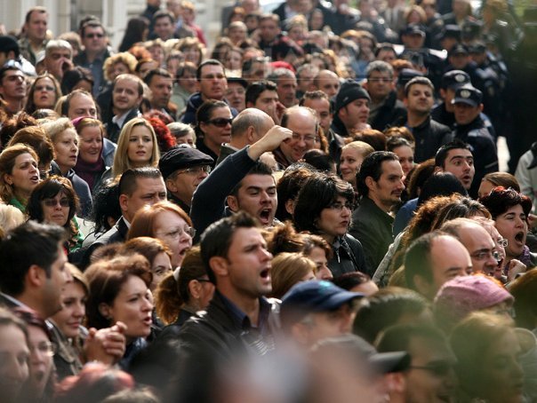 Proteste ale sindicatelor la sediile din tara ale PDL, UDMR si UNPR