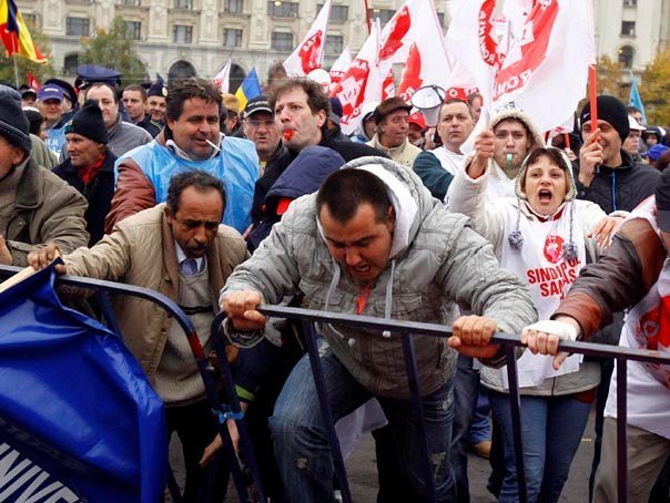 Sindicalistii au incheiat protestul, dar vor sa declanseze greva generala ca sa demita Guvernul