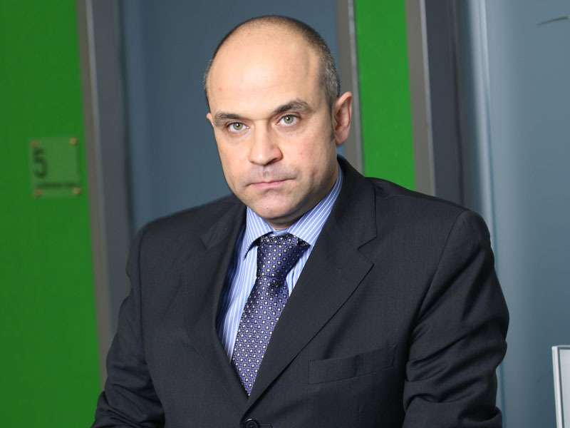 RADU LUCIANU, MANAGING PARTNER EURISKO: „BANII ADEVARATI VIN DIN DEZVOLTARE, NU DIN SPECULATII“. Era august 2007, pe cand valul subprime nu trecuse inca oceanul. Pe piata romaneasca preturile terenurilor ajunsesera la niveluri care nu mai ofereau marje convenabile speculatorilor, astfel incat achizitiile se realizau in proportie covarsitoare, in jur de trei sferturi, cu un proiect de dezvoltare in spate. Un examen simplu de maturizare a unei piete care a platit ulterior scump perioada de efervescenta de dinaintea crizei.