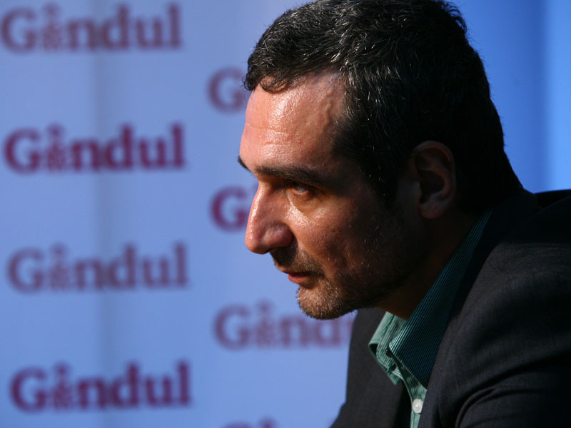 SEBASTIAN LAZAROIU, CONSILIER PREZIDENTIAL: „BACSISUL ESTE O INSTITUTIE DISCRETA, IMPLICITA, CU REGULI TACITE“. Nu l-am descoperit noi, la BUSINESS Magazin, dar intr-un cover din 2006 i-am dat o dimensiune pentru prima oara in Romania: un miliard de euro. Nu ne-a contrazis nimeni.