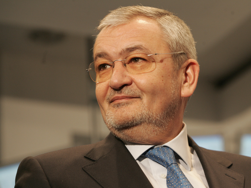SEBASTIAN VLADESCU, FOST MINISTRU AL FINANTELOR: „MINISTERUL DE  FINANTE E UN MINISTER  CARE STIGMATIZEAZA  OAMENII“. In mai 2005, Sebastian Vladescu mai avea cateva luni pana la debutul primului sau mandat de ministru al finantelor, incheiat in 2007. Ulterior, Vladescu a mai avut un mandat, intre decembrie 2009 si septembrie 2010.