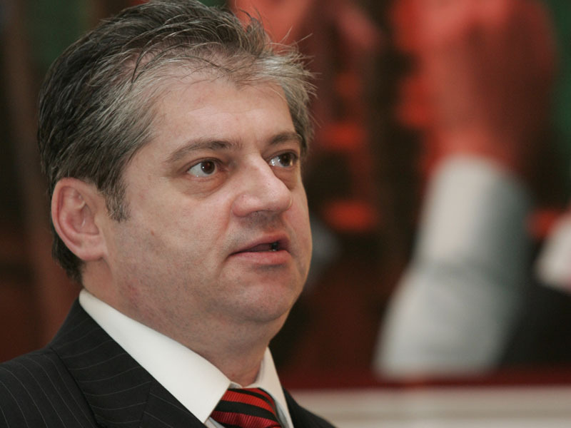 SERGIU OVIDIU POP, MANAGING PARTNER INTERVAM INVESTMENTS: „PLASAREA UNUI ORDIN PE BURSA ESTE O SENZATIE FOARTE PLACUTA, ADRENALINA  TE POATE FACE EUFORIC. DIN ACEASTA CAUZA, ELANUL BROKERILOR TREBUIE UNEORI TEMPERAT, CA SA EVITE GRESELILE“. Bursa mai are de recuperat, atat la nivelul cetateanului, al investitorului de rand, cat si la nivelul companiilor. Hotararea de a investi sau de a lista o companie, analiza evolutiei unei actiuni si sentimentul ca poti pierde bani indiferent de vointa ta sunt decizii pe care le poti imparti cu brokerul. Și ai si pe cine da vina.