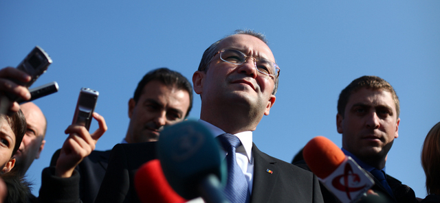 18 mil. euro pentru liniste la motiunea de cenzura. Printre beneficiari: orasul care l-a trimis pe Igas in Senat si liceul Elenei Udrea