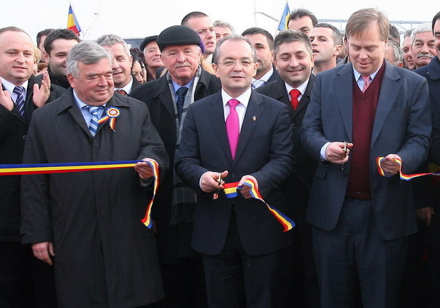 Boc si Boagiu mai taie panglica pentru 10 kilometri de autostrada. In total, 52 din 363