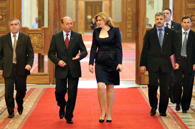 PDL vrea sa scoata din joc PSD si PNL si ii da atributii sporite Robertei