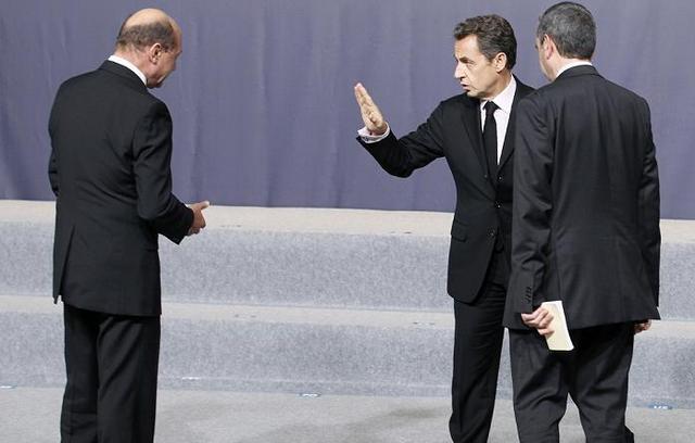 Basescu, despre imaginile cu Sarkozy: „Problema mare este ca si eu si el dam din maini mereu”