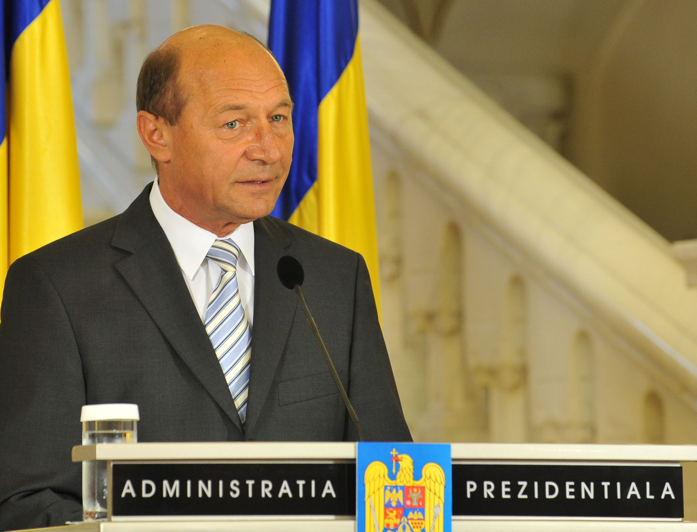 Traian Basescu apreciaza "maiestria creatiei" lui Adrian Paunescu