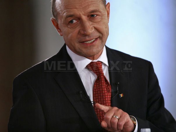 Basescu cere moratoriu pentru deblocarea activitatii Parlamentului
