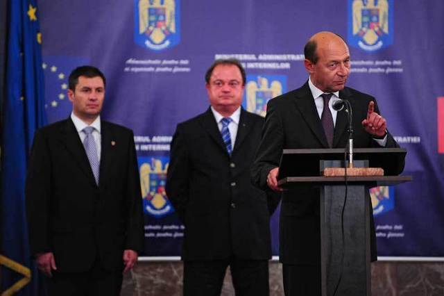 Basescu le transmite sefilor de post din Neamt: „Sa-si dea demisia!”