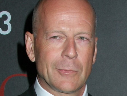 Ati face banking cu acest om? Bruce Willis a fost ales imaginea unei banci din Rusia
