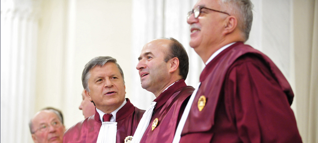 UDMR pierde Legea educatiei. Cine a tradat la Curtea Constitutionala
