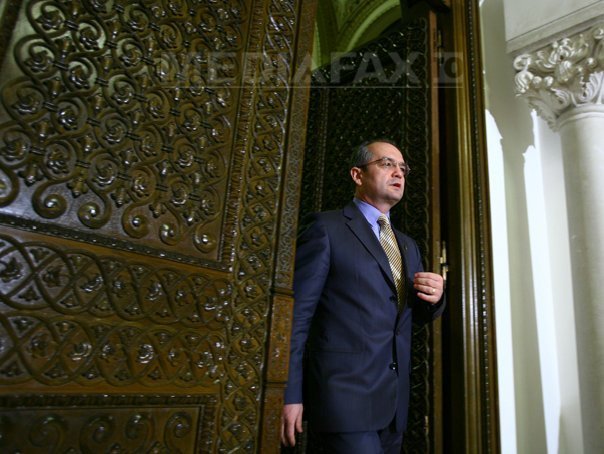 Boc a semnat deciziile de inlocuire a lui Toba si Fatuloiu si le-a trimis la Monitor