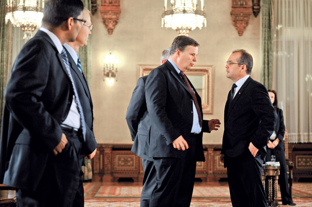 Cum a vrut Guvernul Boc sa “nationalizeze” pensiile private