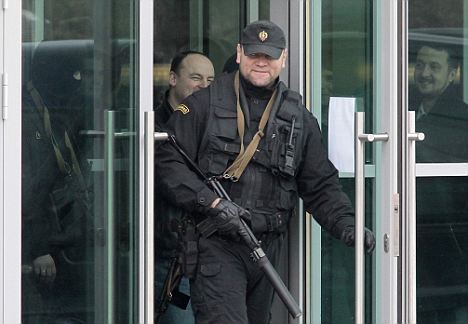 Mogulul Alexander Lebedev, sechestrat de politie in sediul central bancii sale din Moscova