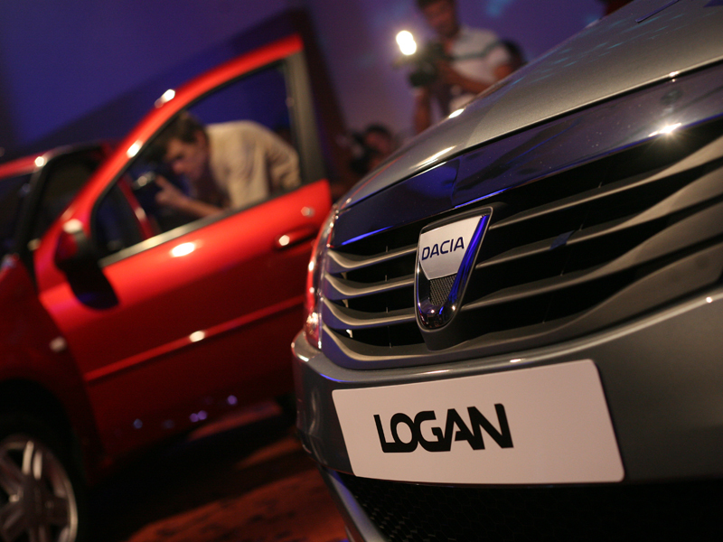 Financial Times: Loganul, unul dintre cele mai ironice simboluri ale crizei economice