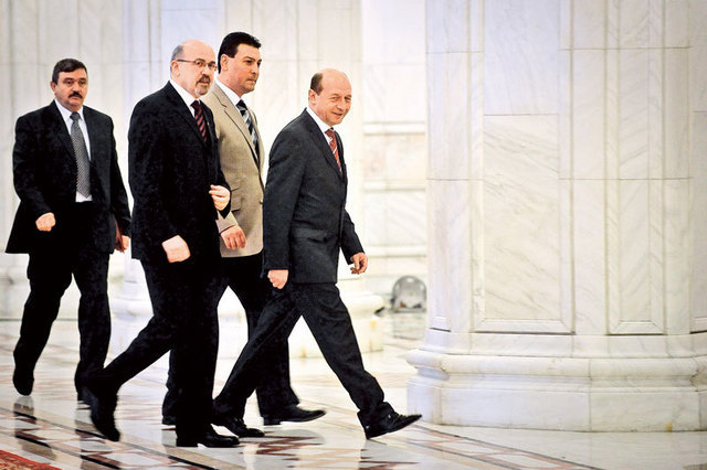 Negocierea cu Basescu: cum si-au vandut maghiarii ramanerea in coalitia cu PDL