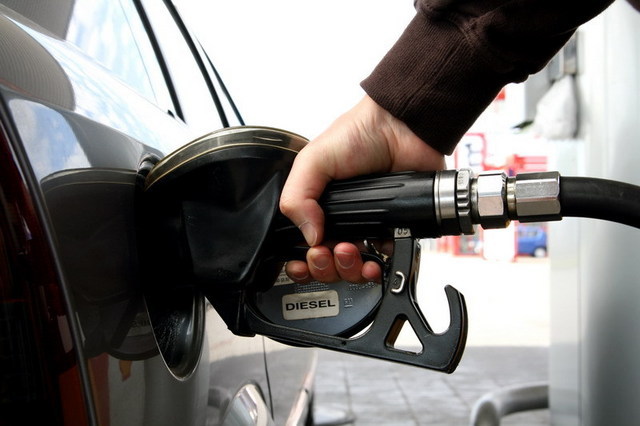 Noi scumpiri - accizele la benzina si tutun vor creste in 2011