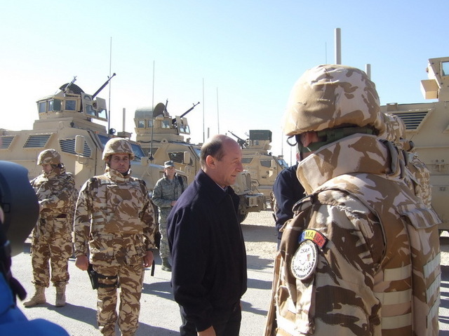 Basescu a sarbatorit, in avans, Ziua Nationala. Unde merg politicienii