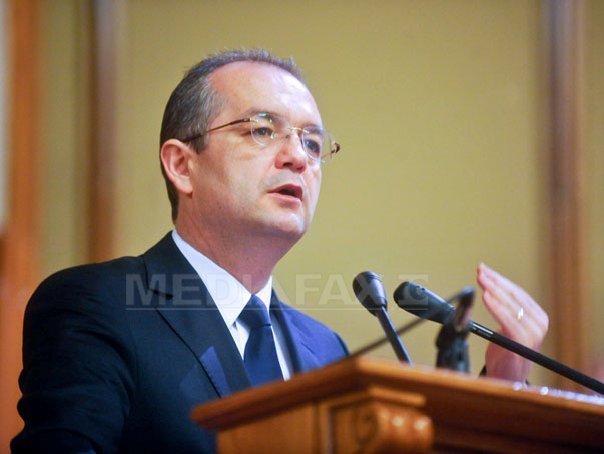 Boc: Ratiunea a invins populismul, bugetarii primesc vestea buna a unei cresteri salariale cu 15%