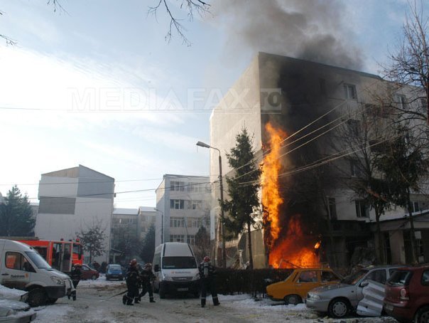 Explozie puternica intr-un bloc din Bacau. Au fost gasite trei victime