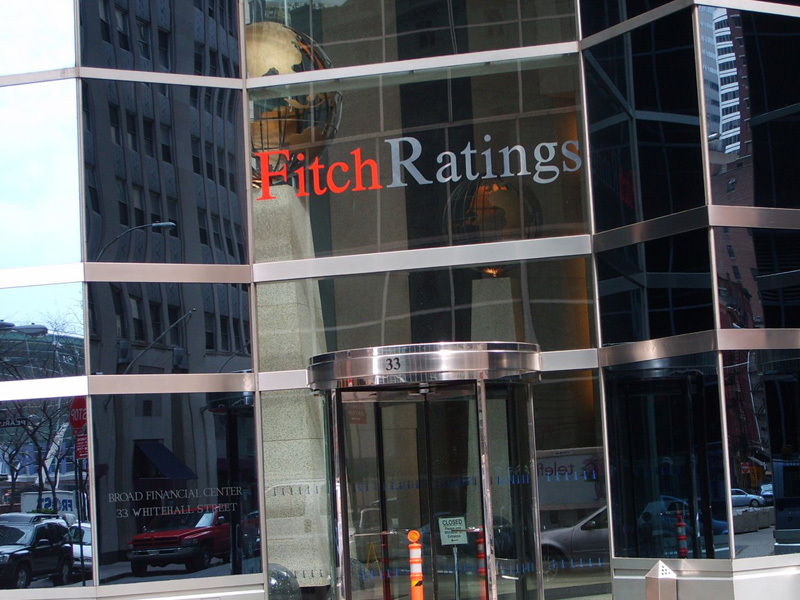 Fitch: Creditele neperformante vor creste in Romania pana la jumatatea anului viitor