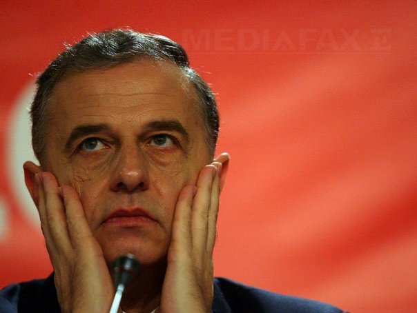 Mircea Geoana, suspendat pentru sase luni din partid