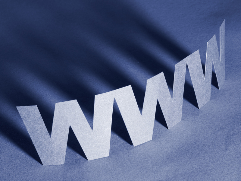 Mailurile si socializarea, principalele activitati ale romanilor pe internet
