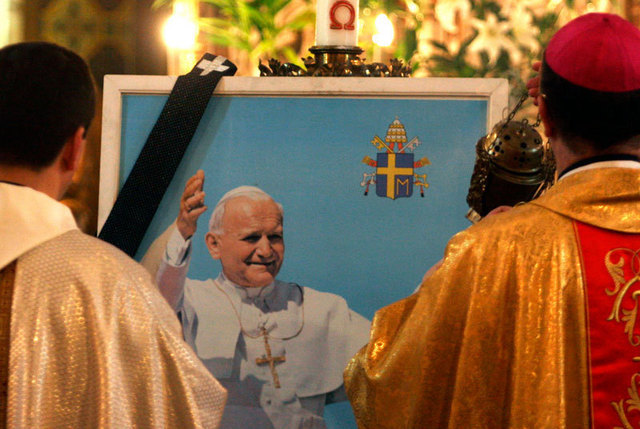 Povestea miracolului pentru care va fi beatificat Ioan Paul al II-lea