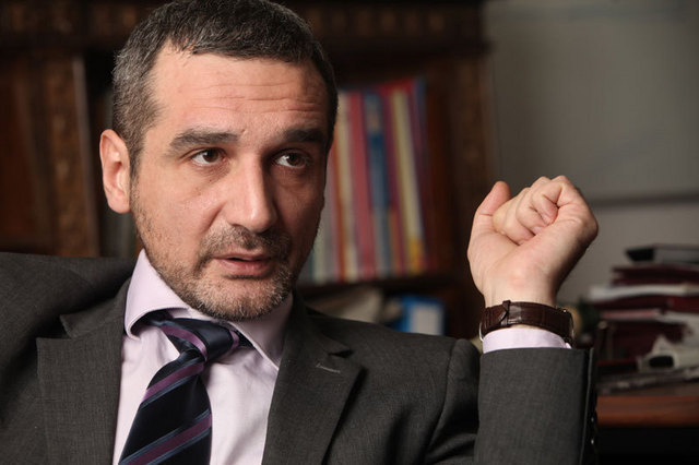 Perdelele de fum de la Cotroceni. Lazaroiu: „Felicitari, Realitatea si Antena 3!”