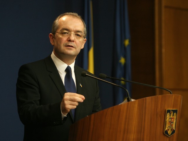 Premierul Emil Boc "cu siguranta" nu sustine privatizarea CEC
