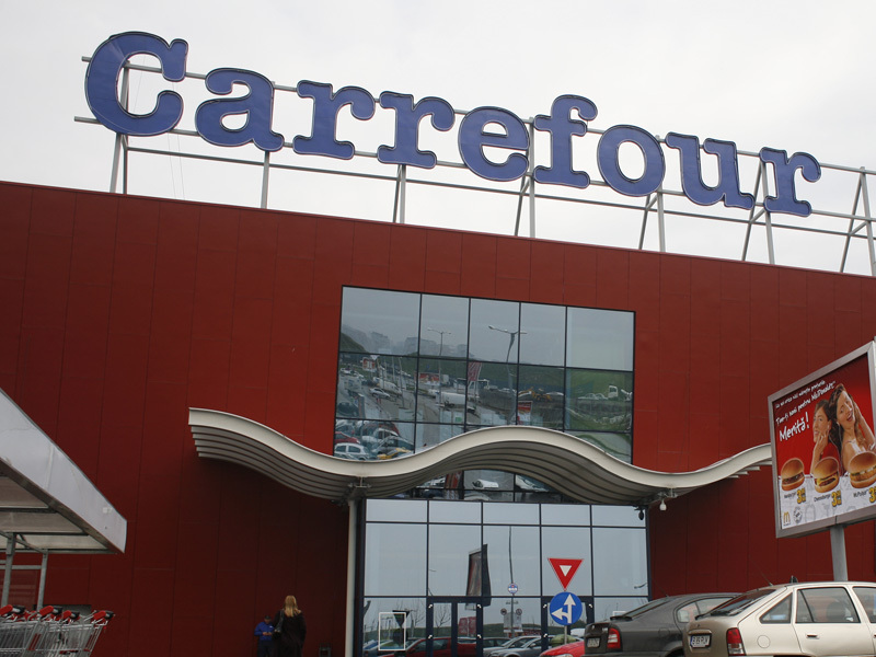 Carrefour vrea sa deschida 2 hipermarketuri in 2011