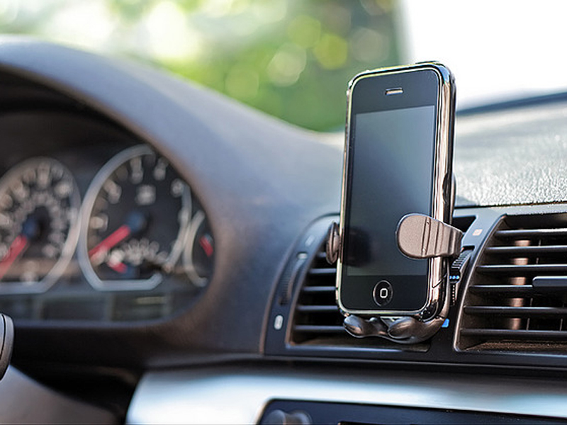 Vezi cum pot soferii care au iPhone sa-si repare masina mai repede